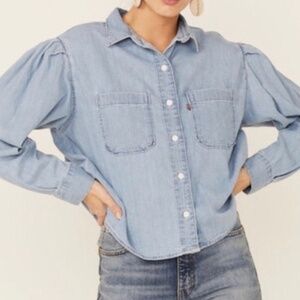 Levi's Women's Medium Denim Button Up Cropped Distressed